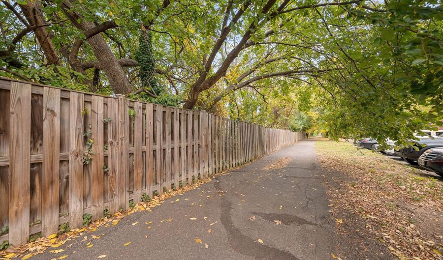 1403 E ABINGDON Dr 6, Alexandria, VA 22314 - 2 Beds, 1 Bath