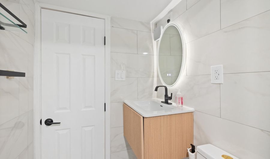 4225 E WEST Hwy, Bethesda, MD 20814 - 5 Beds, 4 Bath
