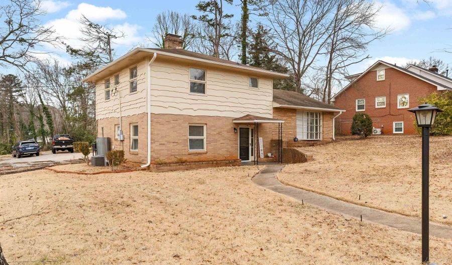 225 Cart Dr, Spartanburg, SC 29307 - 4 Beds, 3 Bath