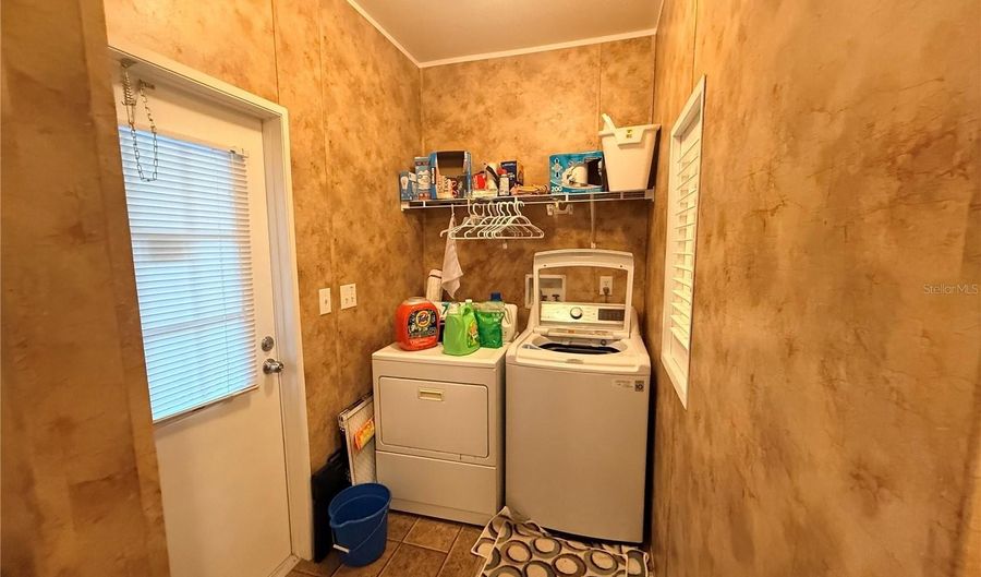 21809 SUNSET Dr, Astor, FL 32102 - 3 Beds, 2 Bath