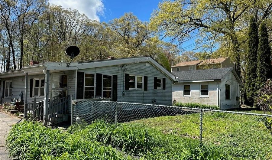 8 Buona Vista Ave, Johnston, RI 02919 - 9 Beds, 4 Bath