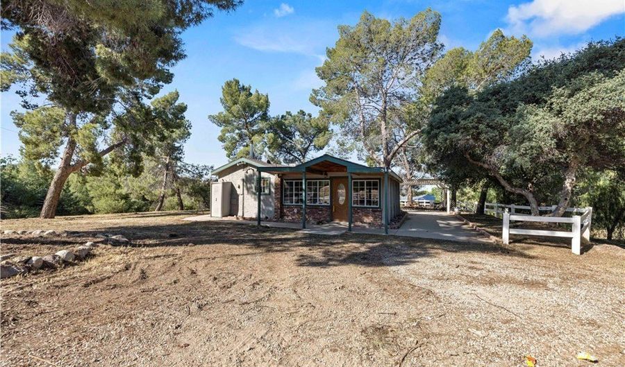 32651 Teller Ave, Agua Dulce, CA 91390 - 2 Beds, 1 Bath