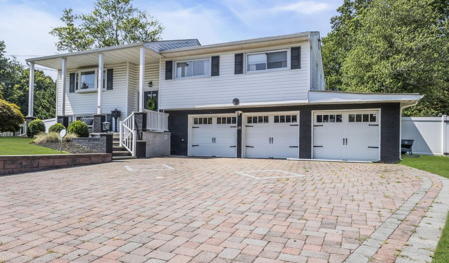 10 Linda Cir, Aberdeen, NJ 07747 - 3 Beds, 2 Bath