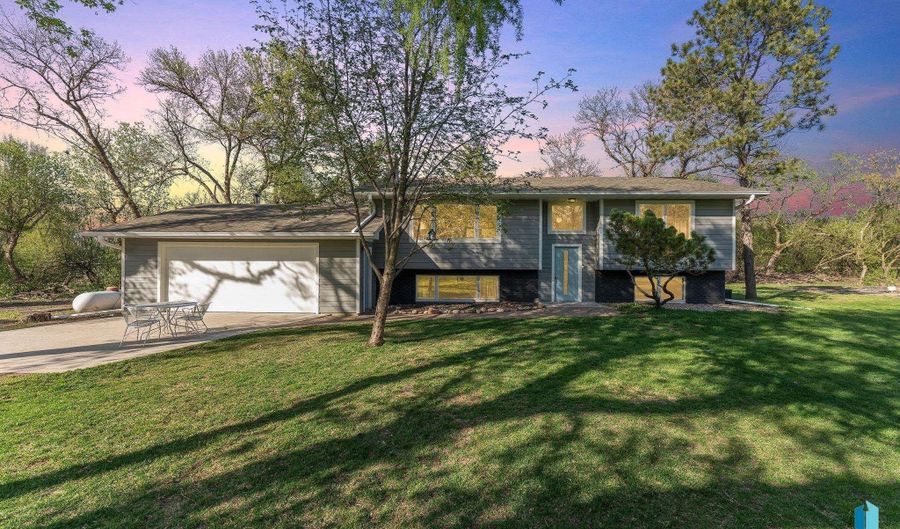 20395 Northgrove Loop, Brookings, SD 57006 - 3 Beds, 2 Bath