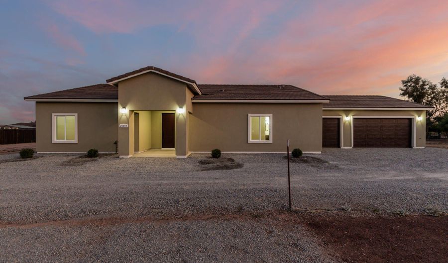 21035 W OCOTILLO Ave, Buckeye, AZ 85326 - 4 Beds, 3 Bath
