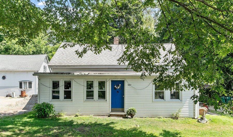 601 Main St, Bolton, MA 01740 - 5 Beds, 2 Bath