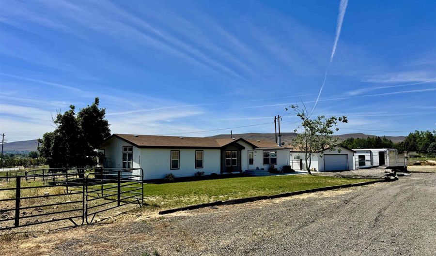 61610 N Whan Rd, Benton City, WA 99320 - 3 Beds, 2 Bath