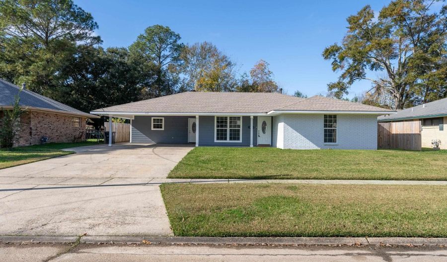 6129 Cedar Grove Dr, Baton Rouge, LA 70812 - 3 Beds, 2 Bath