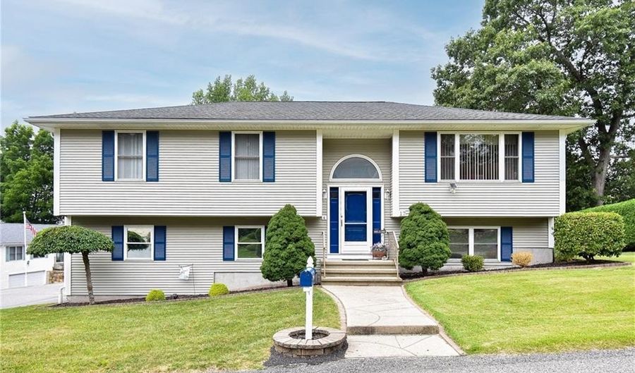 17 Middle St, North Providence, RI 02911 - 4 Beds, 3 Bath