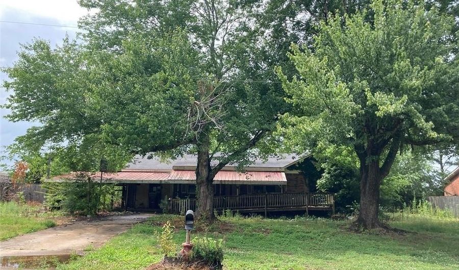15875 Dupree Dr, Athens, AL 35614 - 3 Beds, 2 Bath