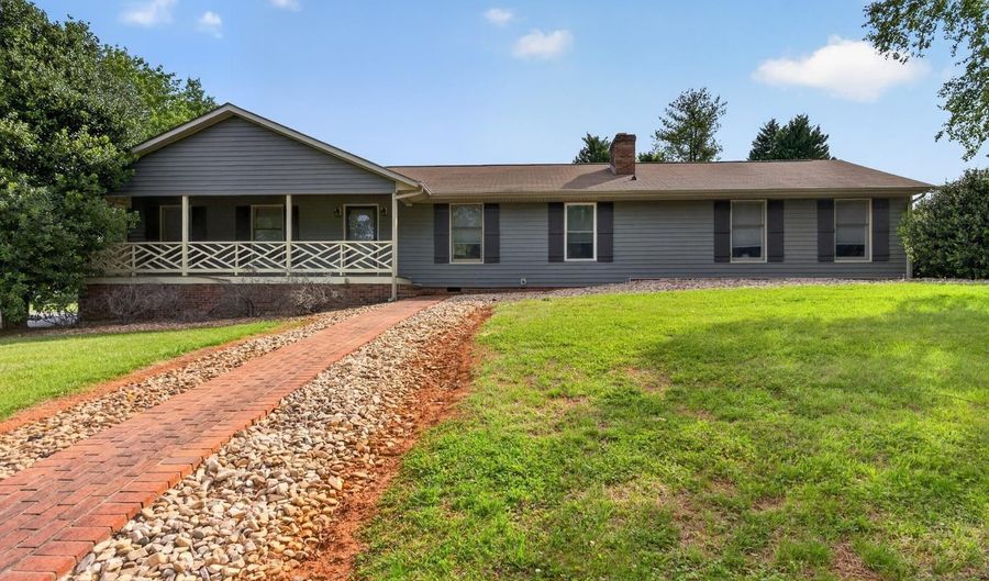 414 Holly Hills Dr, Altavista, VA 24517 - 3 Beds, 2 Bath