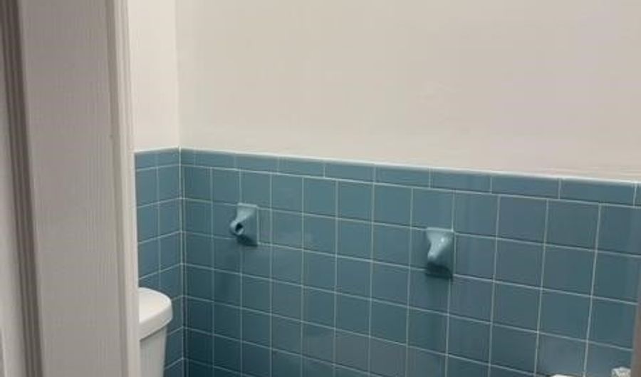 1169 KENNEDY Blvd, Bayonne, NJ 07002 - 3 Beds, 2 Bath