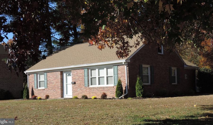 304 S PARKE St, Aberdeen, MD 21001 - 2 Beds, 2 Bath