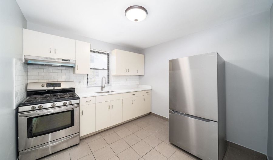 43 W 9TH St 9, Bayonne, NJ 07002 - 1 Beds, 1 Bath