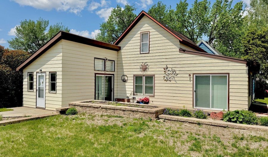 201 3rd Ave NW, Bowman, ND 58623 - 3 Beds, 1 Bath