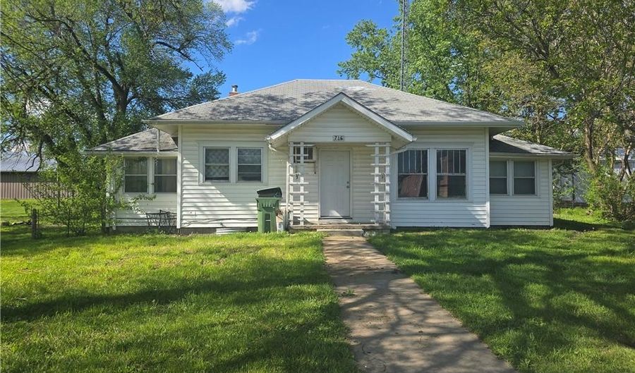 716 Main St, Everest, KS 66424 - 3 Beds, 1 Bath