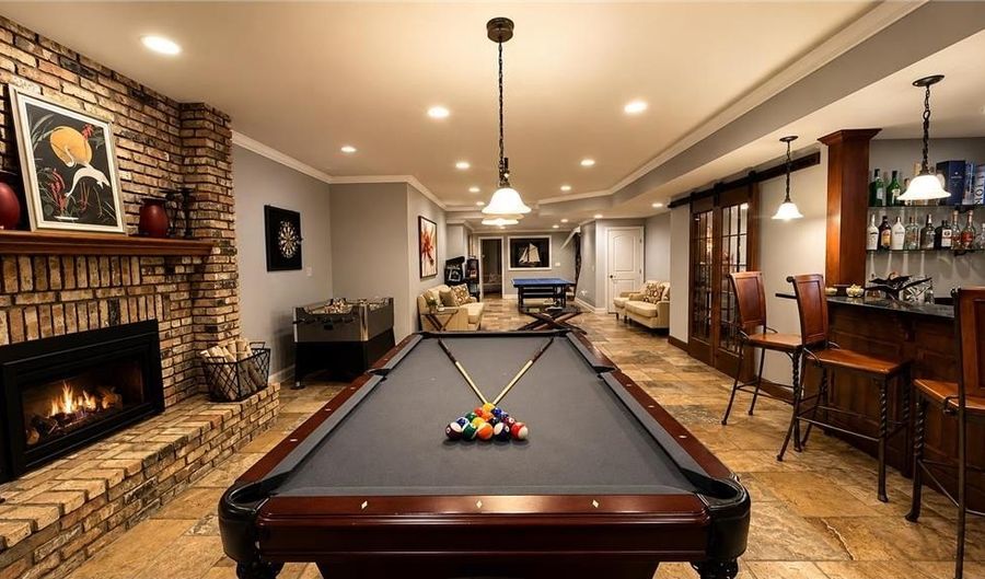 8140 134th St W, Apple Valley, MN 55124 - 5 Beds, 6 Bath