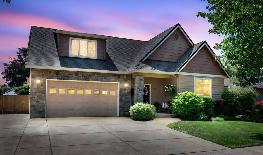 951 S St, Springfield, OR 97477 - 3 Beds, 3 Bath