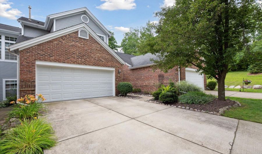 4274 Hillside Dr, Ann Arbor, MI 48105 - 2 Beds, 2 Bath