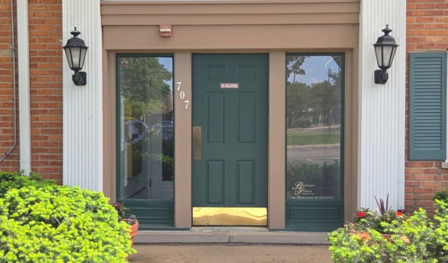 707 E Falcon Dr C109, Arlington Heights, IL 60005 - 2 Beds, 1 Bath