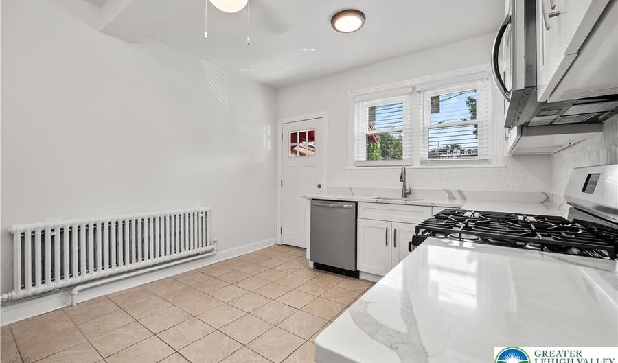 1418 W Chew St, Allentown, PA 18102 - 5 Beds, 3 Bath