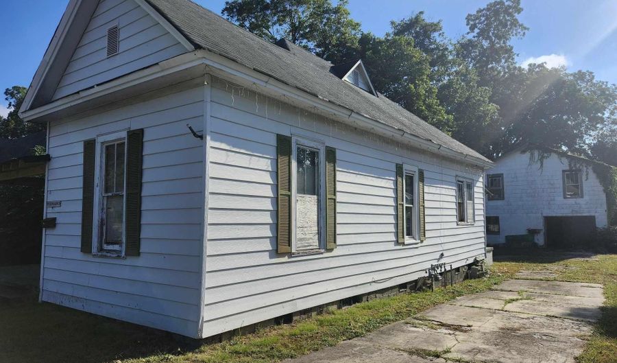 1725 Walnut Ave, Anniston, AL 36201 - 2 Beds, 1 Bath