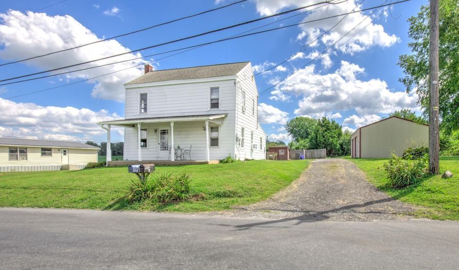 204 RONEYS CORNER Rd, Oxford, PA 19363 - 2 Beds, 2 Bath