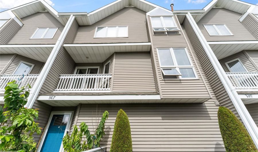 147 I U Willets Rd, Albertson, NY 11507 - 2 Beds, 3 Bath