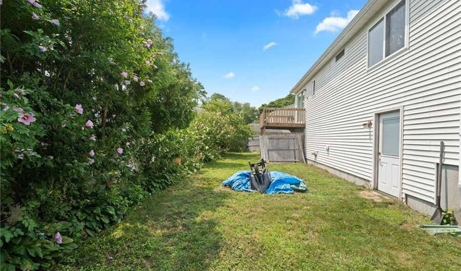 34 Pequot Ave, Warwick, RI 02889 - 2 Beds, 1 Bath