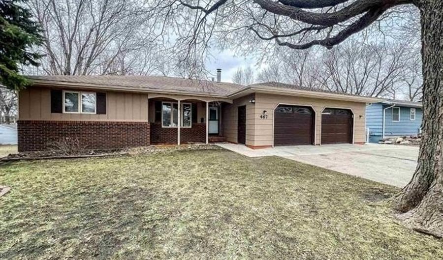 467 Rohr St, Arnolds Park, IA 51331 - 4 Beds, 3 Bath