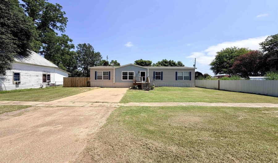 560 N 2nd St, Ashdown, AR 71822 - 5 Beds, 3 Bath