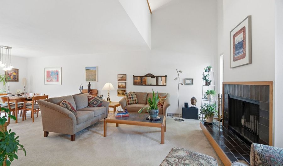 847 E WINDFIELD Pl, Appleton, WI 54911 - 2 Beds, 3 Bath