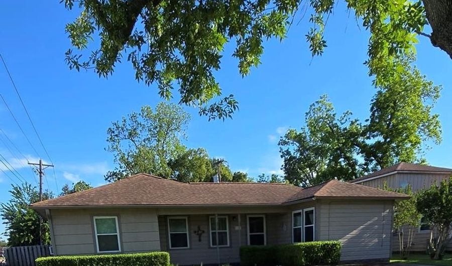 1116 Southhampton, Angleton, TX 77515 - 4 Beds, 2 Bath