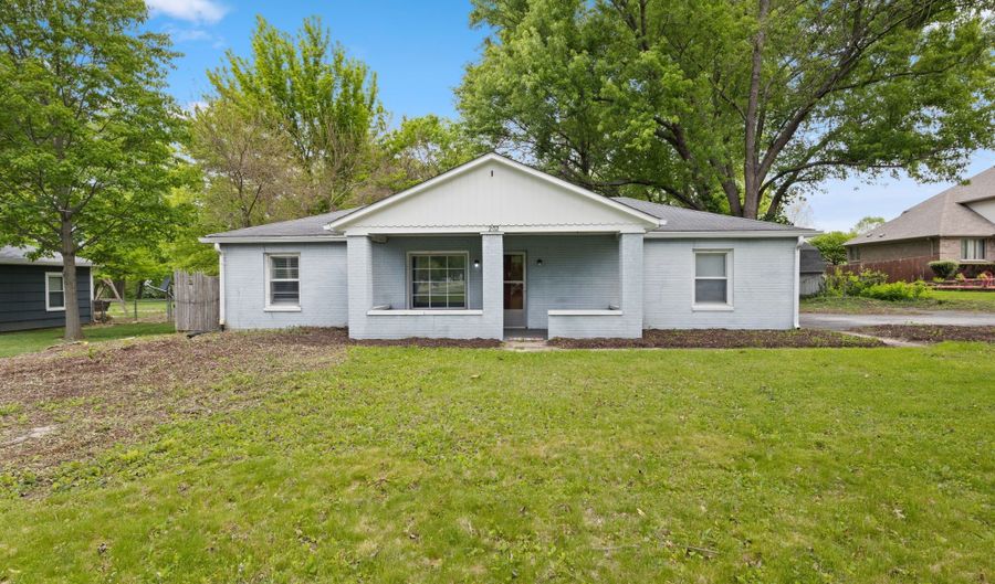 202 W Banta Rd, Indianapolis, IN 46217 - 3 Beds, 2 Bath