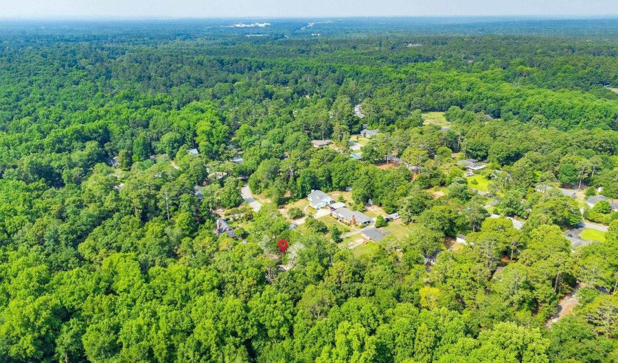 2214 Elkridge Dr, Camden, SC 29020 - 5 Beds, 3 Bath