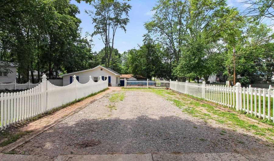 1035 Fairview Ave, Alma, MI 48801 - 2 Beds, 1 Bath