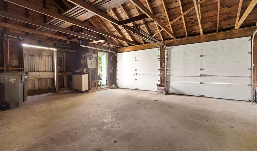 6 Baldwin Rd, Middletown, RI 02842 - 4 Beds, 2 Bath