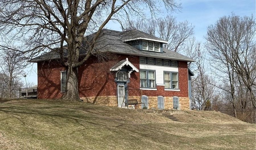 1015 S 6th St, Atchison, KS 66002 - 3 Beds, 2 Bath