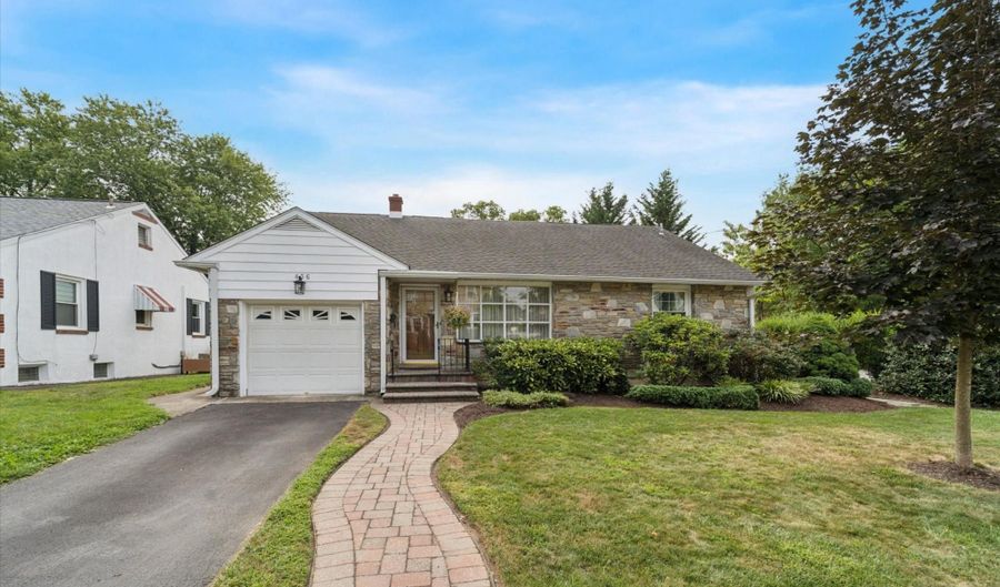 436 EDGEWOOD Dr, Ambler, PA 19002 - 4 Beds, 3 Bath