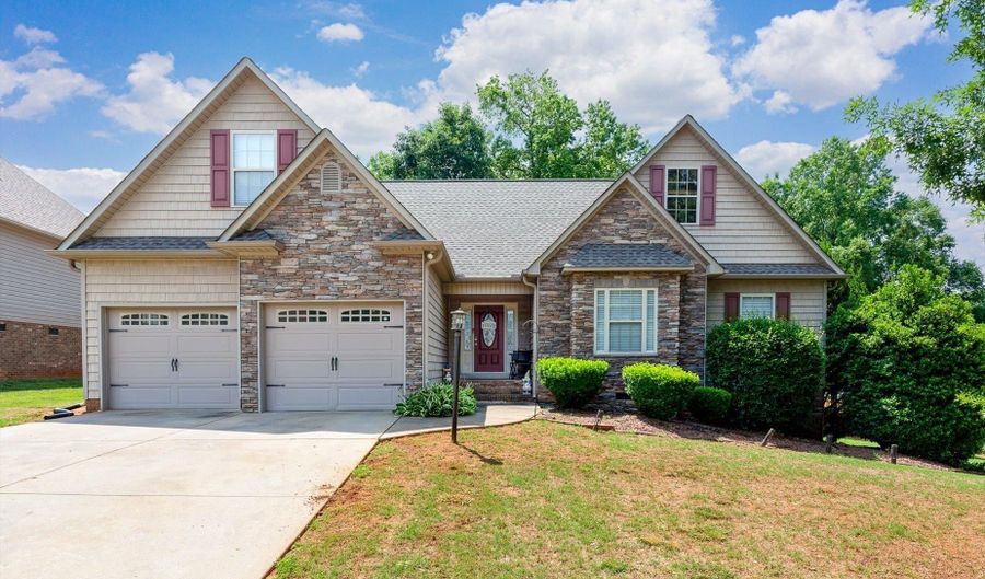 707 Secretariat Dr, Boiling Springs, SC 29316 - 3 Beds, 2 Bath