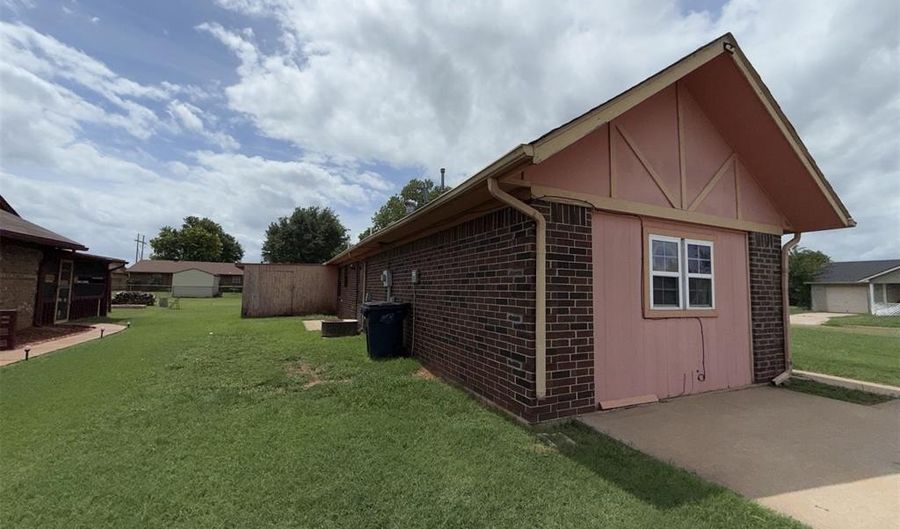202 Redbud Dr, Anadarko, OK 73005 - 4 Beds, 2 Bath