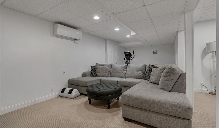 6 Fleuette Dr, Bellingham, MA 02019 - 3 Beds, 3 Bath