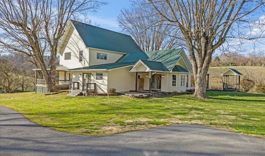 225 Mary Lamons Rd, Afton, TN 37616 - 6 Beds, 4 Bath