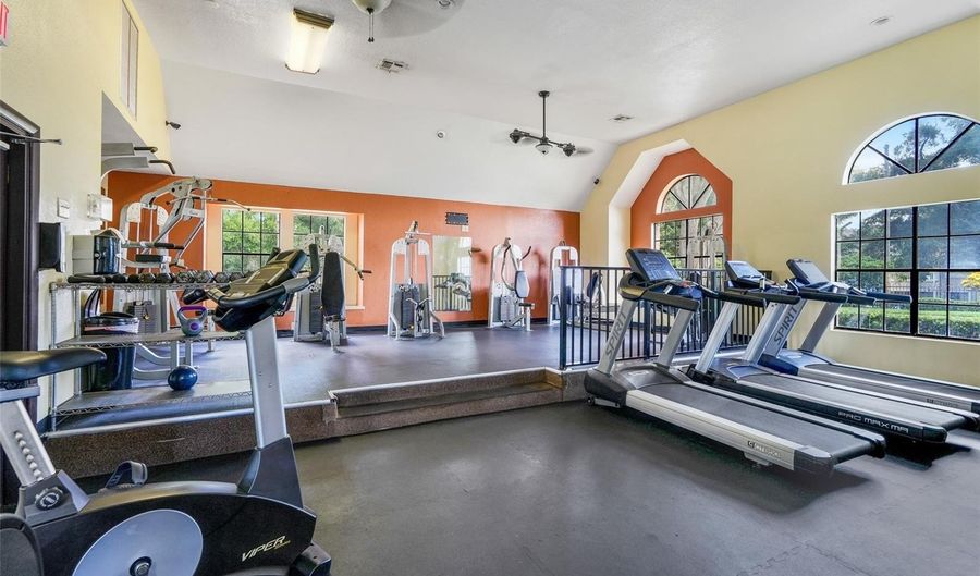 325 LAKEPOINTE Dr 304, Altamonte Springs, FL 32701 - 1 Beds, 1 Bath