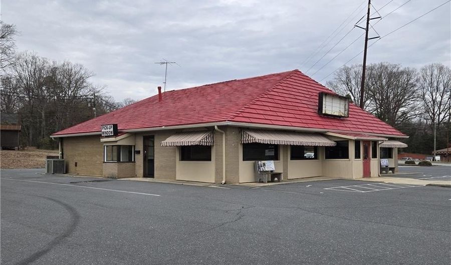 715 E Dixie Dr, Asheboro, NC 27203 - 0 Beds, 0 Bath