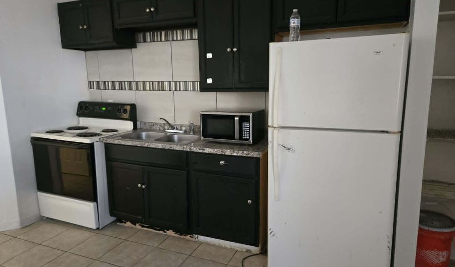 909 N KADOTA Ave, Casa Grande, AZ 85122 - 1 Beds, 1 Bath