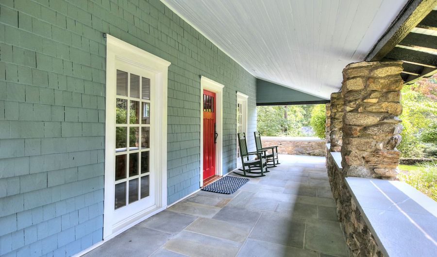 8 Rebel Ln, Darien, CT 06820 - 3 Beds, 2 Bath