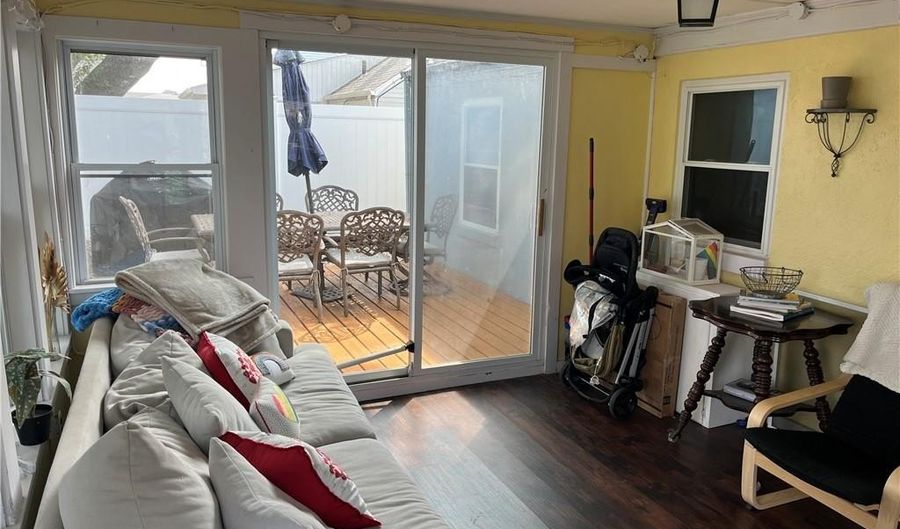 34 Nimitz Rd, East Providence, RI 02916 - 3 Beds, 1 Bath
