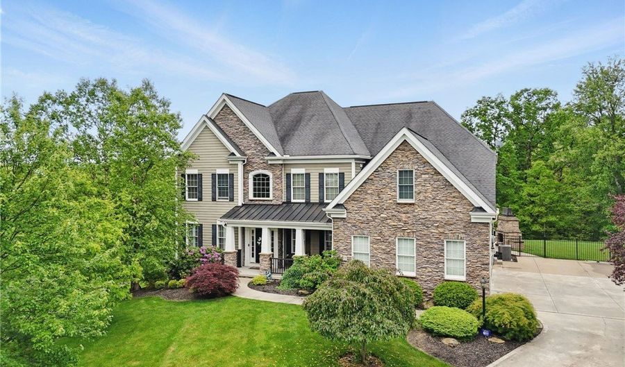 322 Dirkshire Ct, Adams Twp., PA 16046 - 4 Beds, 5 Bath