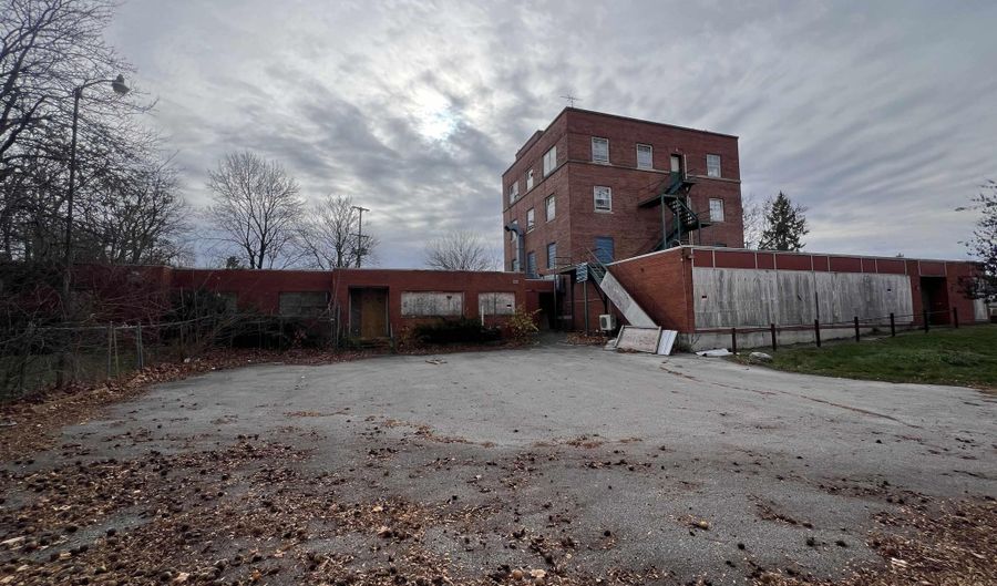 120 N Locust, Adrian, MI 49221 - 0 Beds, 0 Bath